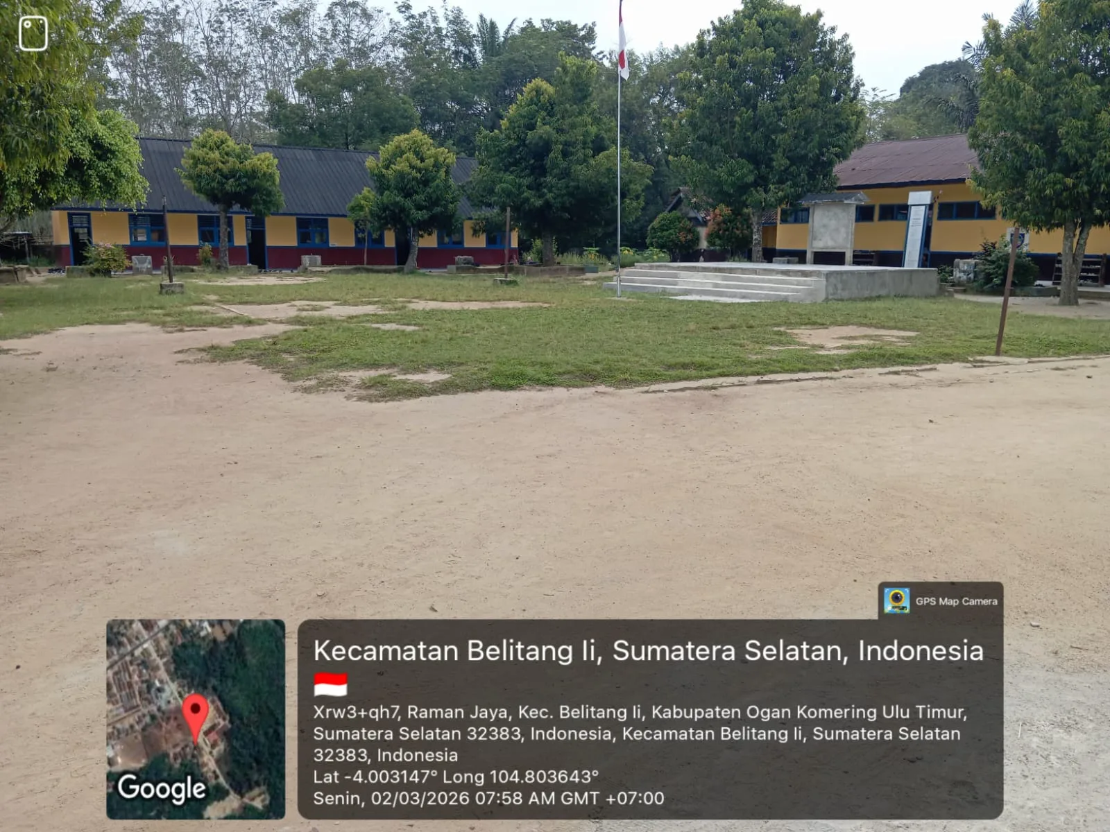 Halaman Sekolah Luar dan bersih